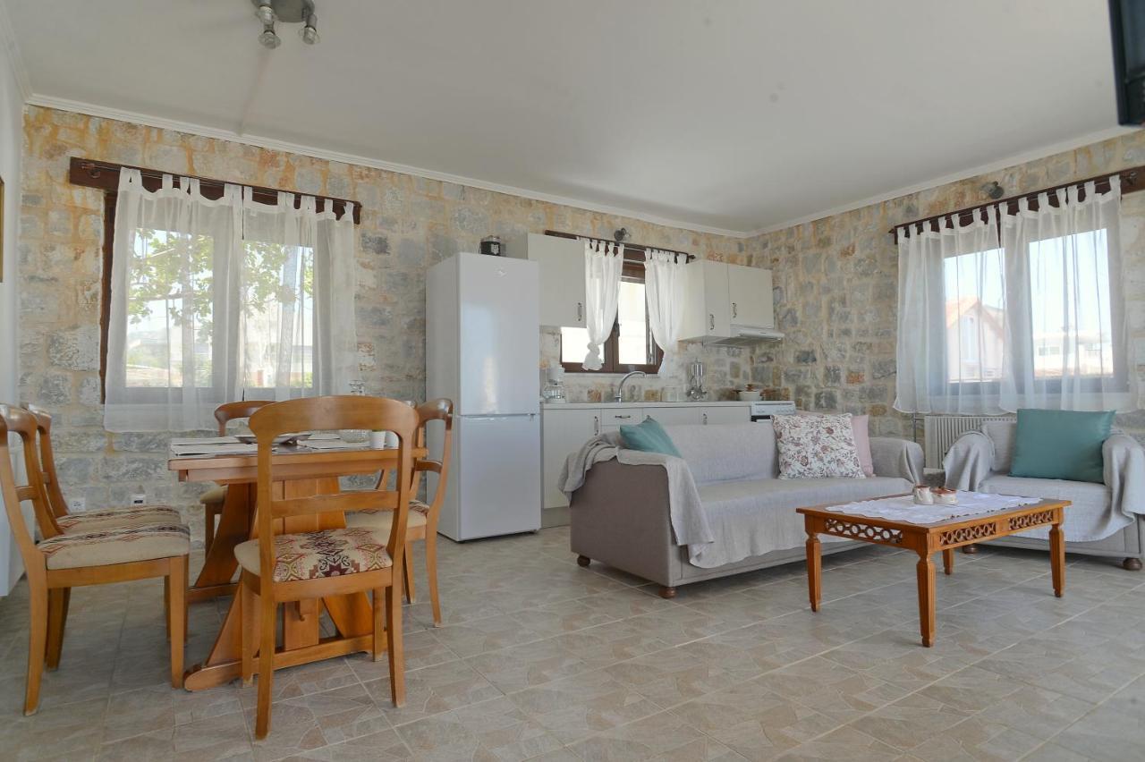 Antorina Beachfront Villas With Private Pools Kamari  Екстериор снимка