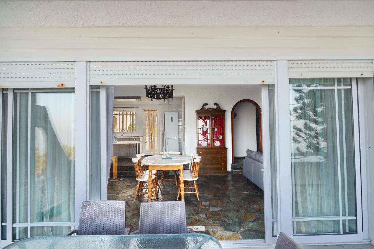 Antorina Beachfront Villas With Private Pools Kamari  Екстериор снимка