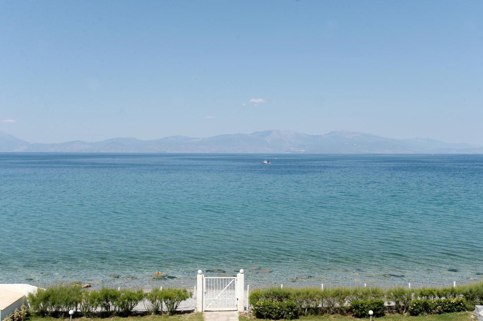 Antorina Beachfront Villas With Private Pools Kamari  Екстериор снимка