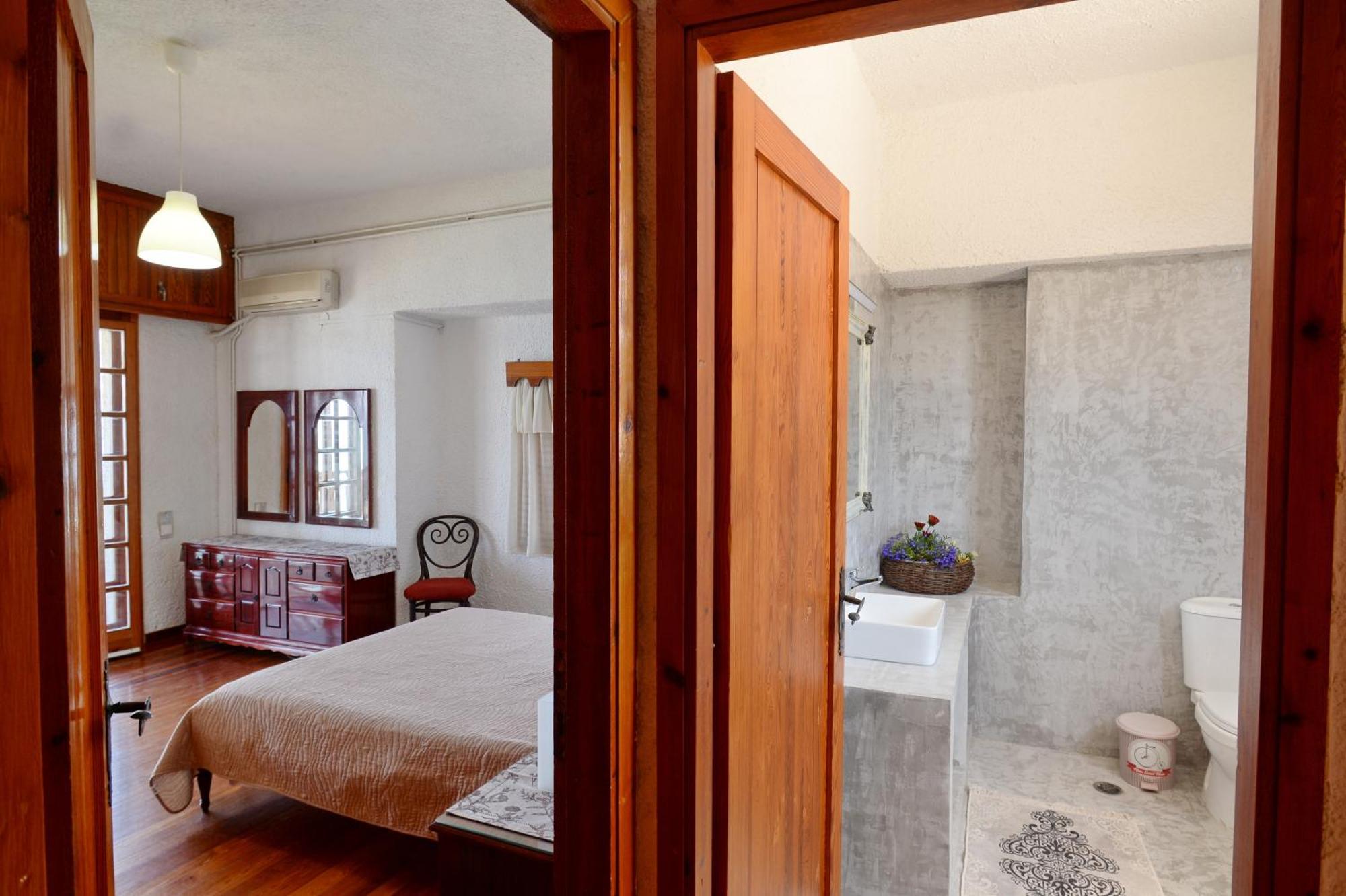 Antorina Beachfront Villas With Private Pools Kamari  Екстериор снимка